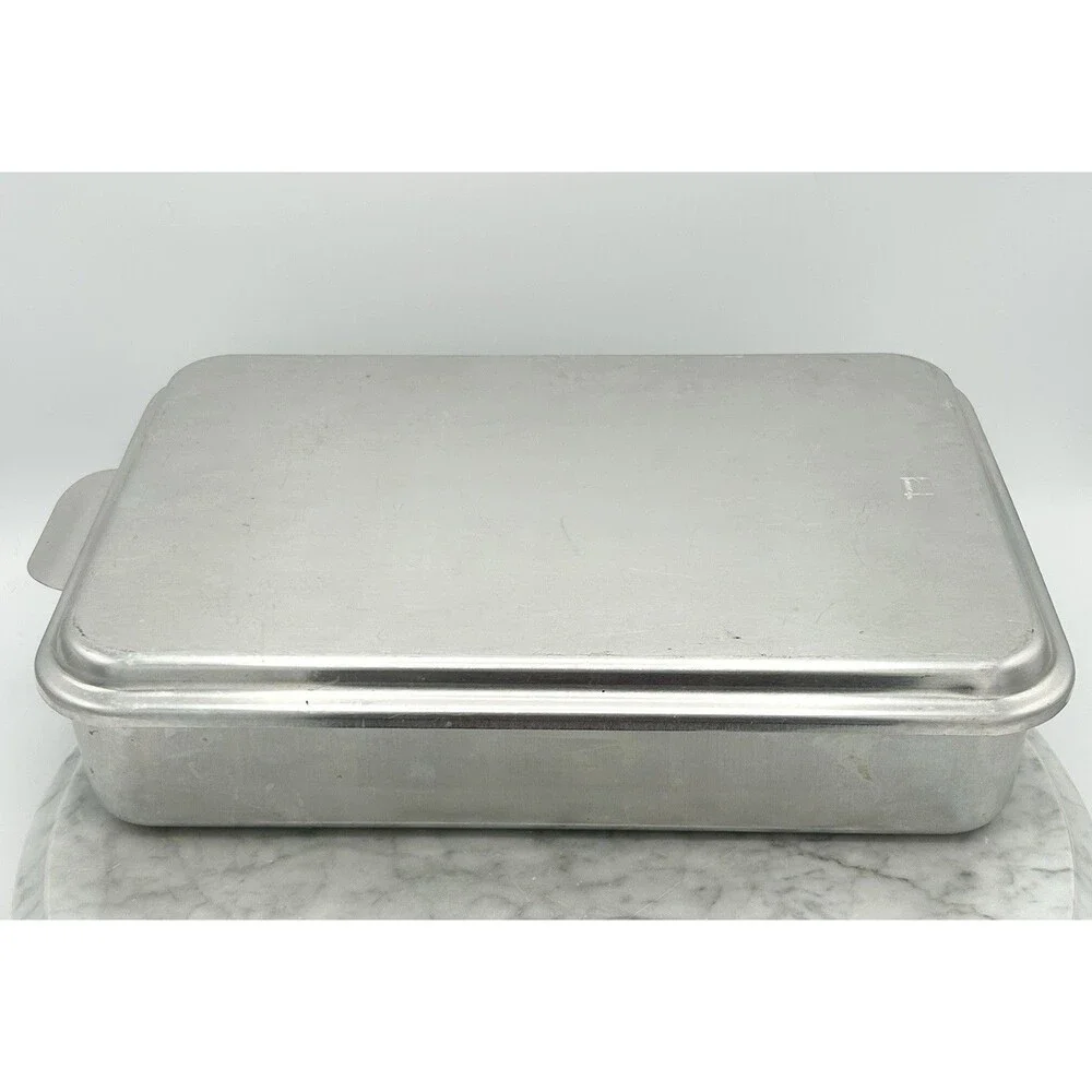 Vintage Mirro 9 x 13 Aluminum Cake Lasagna Pan With Snap On Lid Baking